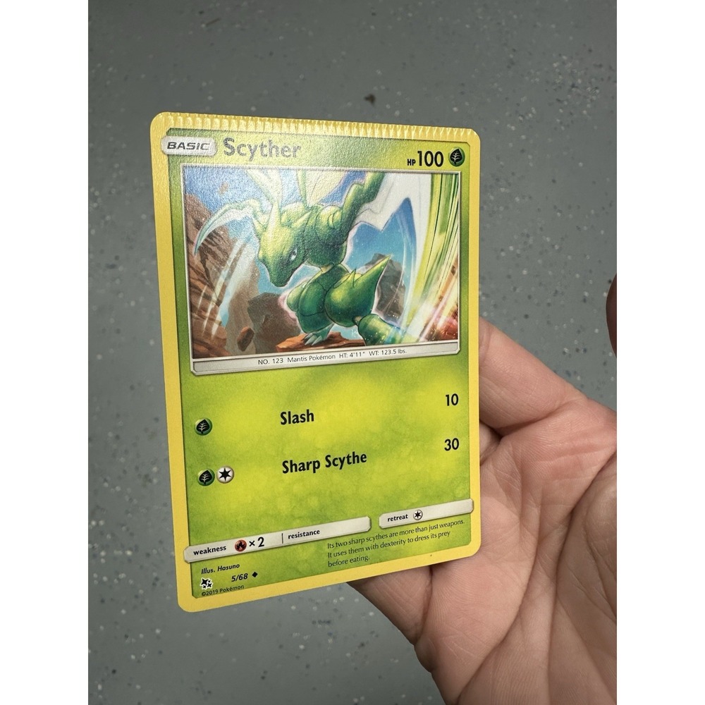 Scyther 5/68 huge CRIMP ERROR!! see pics!! Uncommon Hidden Fates Pokemon damaged